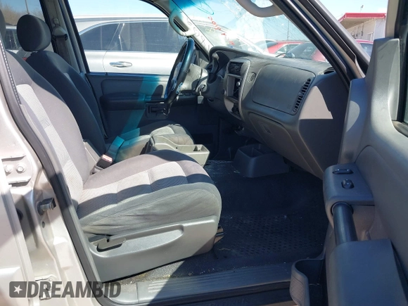 2005 Ford Explorer Sport Trac XLS z VIN 1FMZU67K75UA18027, wystawiony jako IAAI lot #41694106 z przebiegiem 144 900 mil mil oraz . Historia ofert i sprzedaży dostępna na DreamBid. Obrazek 5.