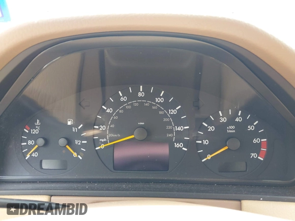 2000 Mercedes-Benz E-Class with VIN WDBJF82JXYX035704, listed as a IAAI auction lot 42045969 with 1 mi miles. Bid and sale history available at carsss.com. Image 7.