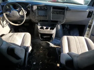 2003 GMC Savana Cargo Van with VIN 1GTGG25U031121692, listed as a Copart auction lot 70495844 with 57,614 mi miles and Salvage Title. Bid and sale history available at carsss.com. Image 8.