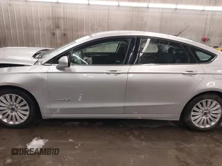 2016 Ford Fusion SE Hybrid z VIN 3FA6P0LU1GR304166, wystawiony jako IAAI lot #41932720 z przebiegiem 68 058 mil mil oraz . Historia ofert i sprzedaży dostępna na DreamBid. Obrazek 15.