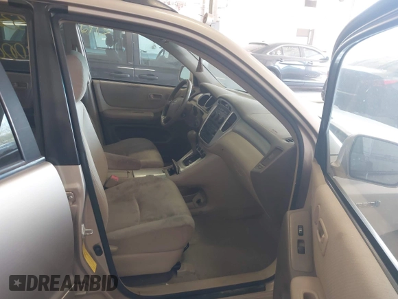 2006 Toyota Highlander Hybrid with VIN JTEDW21A260013713, listed as a IAAI auction lot 42133296 with 261,797 mi miles. Bid and sale history available at carsss.com. Image 5.