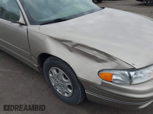 2001 Buick Regal LS with VIN 2G4WB52K611325396, listed as a IAAI auction lot 41744765 with 231,014 mi miles. Bid and sale history available at carsss.com. Image 6.