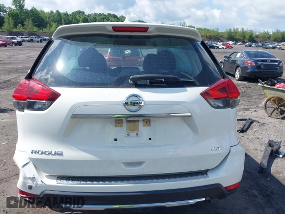 2017 Nissan Rogue S z VIN JN8AT2MV7HW014827, wystawiony jako IAAI lot #42533438 z przebiegiem 59 393 mil mil oraz . Historia ofert i sprzedaży dostępna na DreamBid. Obrazek 16.