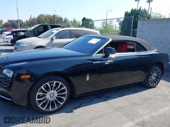 2018 Rolls-Royce Dawn z VIN SCA666D59JU115652, wystawiony jako IAAI lot #39811506 z przebiegiem 21 608 mil mil oraz . Historia ofert i sprzedaży dostępna na DreamBid. Obrazek 6.