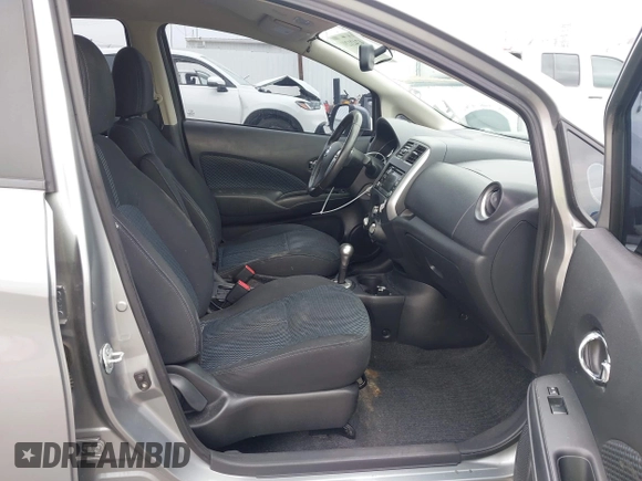 2014 Nissan Note SV z VIN 3N1CE2CP3EL394433, wystawiony jako IAAI lot #42421291 z przebiegiem 100 966 mil mil oraz . Historia ofert i sprzedaży dostępna na DreamBid. Obrazek 5.