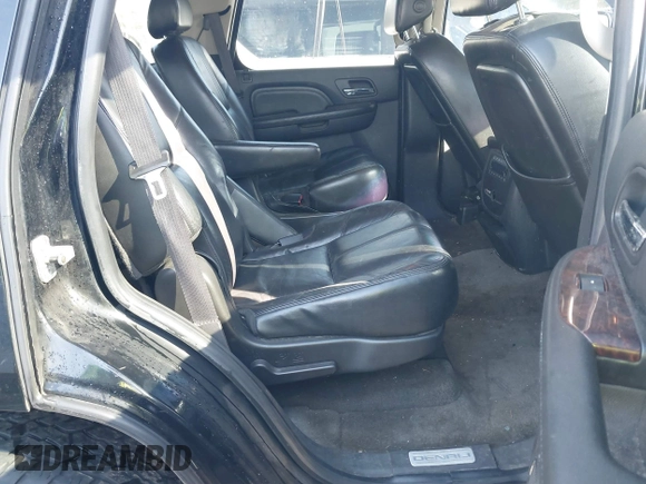 2008 GMC Yukon Denali z VIN 1GKFK63848J131662, wystawiony jako IAAI lot #41887718 z przebiegiem 319 420 mil mil oraz . Historia ofert i sprzedaży dostępna na DreamBid. Obrazek 8.