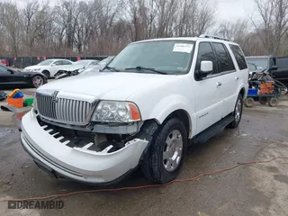 2006 Lincoln Navigator Luxury with VIN 5LMFU285X6LJ21094, listed as a IAAI auction lot 41806373 with 307,588 mi miles. Bid and sale history available at carsss.com. Image 2.
