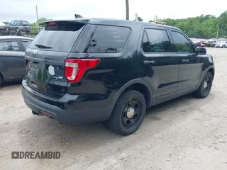 2017 Ford Police Interceptor Utility z VIN 1FM5K8AR8HGA37503, wystawiony jako IAAI lot #42414520 z przebiegiem 107 551 mil mil oraz . Historia ofert i sprzedaży dostępna na DreamBid. Obrazek 4.