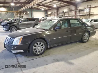 2008 Cadillac DTS 1SD z VIN 1G6KD57Y68U169999, wystawiony jako Copart lot #89132175 z przebiegiem 109 664 mil mil oraz Szkoda całkowita • Salvage title. Historia ofert i sprzedaży dostępna na DreamBid. Obrazek 1.