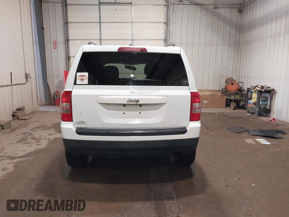 2015 Jeep Patriot High Altitude z VIN 1C4NJRFB2FD197416, wystawiony jako IAAI lot #42382197 z przebiegiem 143 695 mil mil oraz . Historia ofert i sprzedaży dostępna na DreamBid. Obrazek 16.