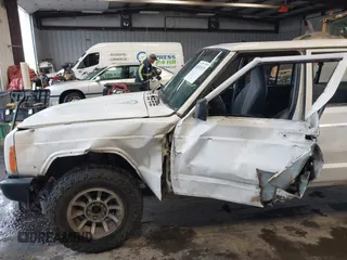 1997 Jeep Cherokee SE with VIN 1J4FJ28S1VL528218, listed as a IAAI auction lot 41931137 with 210,196 mi miles. Bid and sale history available at carsss.com. Image 6.