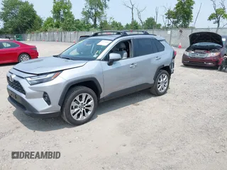 2024 Toyota RAV4 XLE Premium z VIN 2T3A1RFV6RC462114, wystawiony jako IAAI lot #42438905 z przebiegiem 3 620 mil mil oraz . Historia ofert i sprzedaży dostępna na DreamBid. Obrazek 2.