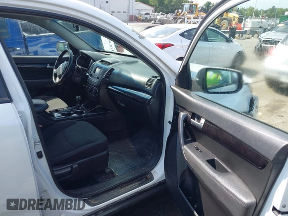 2015 Kia Sorento LX with VIN 5XYKTDA6XFG551064, listed as a IAAI auction lot 42536365 with 166,050 mi miles and . Bid and sale history available at DreamBid. Image 5.