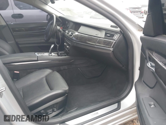2011 BMW 7 Series 740Li with VIN WBAKB4C5XBC575254, listed as a IAAI auction lot 41617340 with 105,307 mi miles. Bid and sale history available at carsss.com. Image 5.
