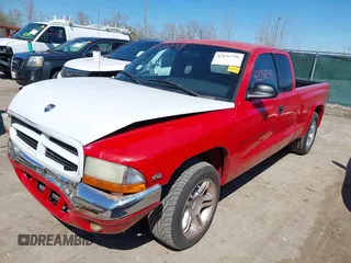 2000 Dodge Dakota z VIN 1B7GL22Z8YS512490, wystawiony jako IAAI lot #42031298 z przebiegiem 119 470 mil mil oraz . Historia ofert i sprzedaży dostępna na DreamBid. Obrazek 2.