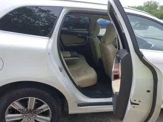 2017 Volvo XC60 Inscription with VIN YV440MRU6H2021561, listed as a IAAI auction lot 42363951 with 85,751 mi miles and . Bid and sale history available at DreamBid. Image 8.