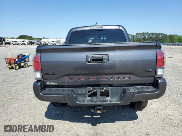 2022 Toyota Tacoma SR z VIN 3TYCZ5AN8NT076536, wystawiony jako Copart lot #55268985 z przebiegiem 57 697 mil mil oraz Szkoda całkowita • Salvage title. Historia ofert i sprzedaży dostępna na DreamBid. Obrazek 6.