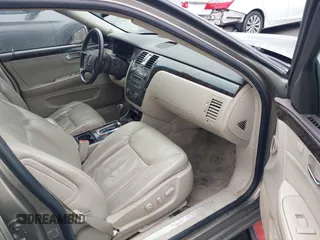 2010 Cadillac DTS 1SC z VIN 1G6KD5EY3AU134362, wystawiony jako IAAI lot #41579786 z przebiegiem 131 969 mil mil oraz . Historia ofert i sprzedaży dostępna na DreamBid. Obrazek 5.