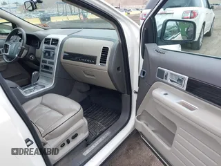 2008 Lincoln MKX with VIN 2LMDU88C18BJ33105, listed as a IAAI auction lot 42617092 with 207,787 mi miles and . Bid and sale history available at DreamBid. Image 5.