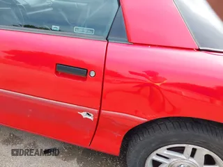 1993 Chevrolet Camaro z VIN 2G1FP22S4P2103696, wystawiony jako IAAI lot #42498084 z przebiegiem 64 393 mil mil oraz . Historia ofert i sprzedaży dostępna na DreamBid. Obrazek 18.