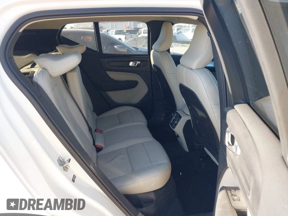 2021 Volvo XC40 Momentum with VIN YV4162UK5M2423299, listed as a IAAI auction lot 41940996 with 50,304 mi miles and . Bid and sale history available at DreamBid. Image 8.