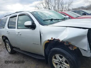 2010 GMC Yukon SLT with VIN 1GKUKCE0XAR286060, listed as a IAAI auction lot 41900285 with 307,912 mi miles. Bid and sale history available at carsss.com. Image 14.