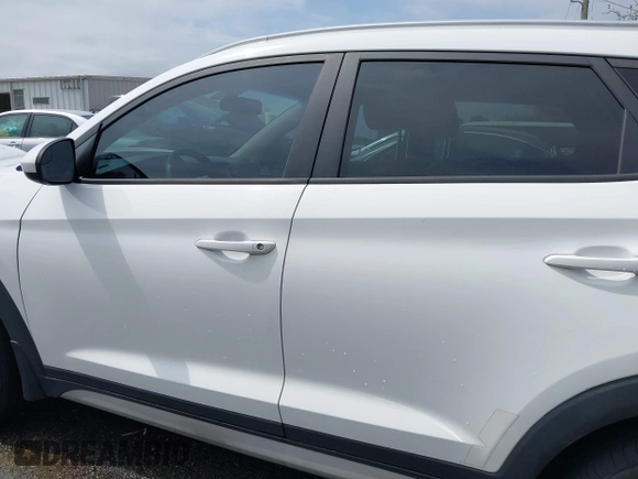 2017 Hyundai Tucson SE z VIN KM8J33A40HU383601, wystawiony jako IAAI lot #41947577 z przebiegiem 92 722 mil mil oraz . Historia ofert i sprzedaży dostępna na DreamBid. Obrazek 14.