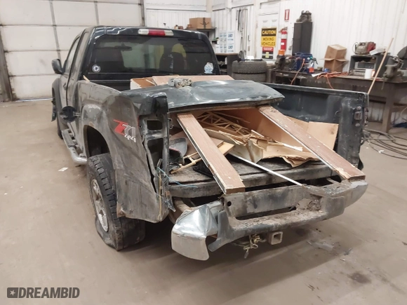 2005 Chevrolet Colorado LS Z71 with VIN 1GCDT196258150397, listed as a IAAI auction lot 41389994 with 325,613 mi miles. Bid and sale history available at carsss.com. Image 3.