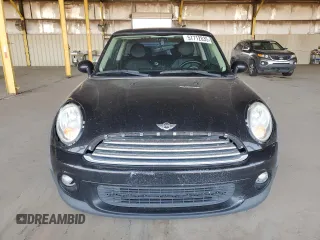 2011 MINI Hardtop z VIN WMWSU3C54BT253827, wystawiony jako Copart lot #57712835 z przebiegiem 150 016 mil mil oraz Czysty tytuł • Clean title. Historia ofert i sprzedaży dostępna na DreamBid. Obrazek 5.