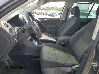 2012 Volkswagen Tiguan SE z VIN WVGAV7AX5CW004889, wystawiony jako Copart lot #57346115 z przebiegiem 100 503 mil mil oraz Szkoda całkowita • Salvage title. Historia ofert i sprzedaży dostępna na DreamBid. Obrazek 7.