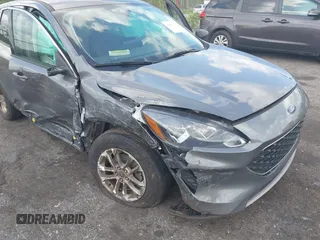 2022 Ford Escape SE z VIN 1FMCU0G61NUA48338, wystawiony jako IAAI lot #41941777 z przebiegiem 67 610 mil mil oraz . Historia ofert i sprzedaży dostępna na DreamBid. Obrazek 6.