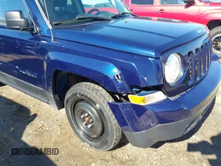 2015 Jeep Patriot Altitude z VIN 1C4NJRBB9FD155170, wystawiony jako IAAI lot #42198709 z przebiegiem 241 947 mil mil oraz . Historia ofert i sprzedaży dostępna na DreamBid. Obrazek 6.