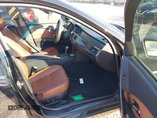 2004 BMW 5 Series 530i z VIN WBANA73514B066454, wystawiony jako IAAI lot #42640110 z przebiegiem 269 996 mil mil oraz . Historia ofert i sprzedaży dostępna na DreamBid. Obrazek 5.