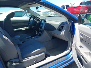 2008 Chrysler Sebring LX z VIN 1C3LC45KX8N180208, wystawiony jako IAAI lot #42191780 z przebiegiem 263 970 mil mil oraz . Historia ofert i sprzedaży dostępna na DreamBid. Obrazek 5.