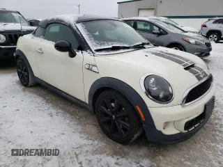 2013 MINI Coupe S z VIN WMWSX3C56DT772517, wystawiony jako Copart lot #83702084 z przebiegiem 106 910 mil mil oraz Tytuł czysty. Historia ofert i sprzedaży dostępna na DreamBid. Obrazek 4.
