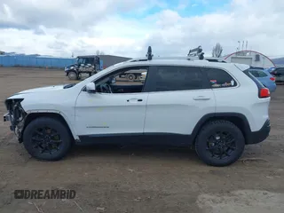 2017 Jeep Cherokee Latitude with VIN 1C4PJMCS7HW588228, listed as a IAAI auction lot 41839067 with 212,876 mi miles. Bid and sale history available at carsss.com. Image 15.