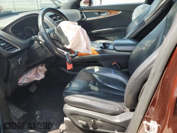 2016 Lincoln MKX Select z VIN 2LMTJ8KRXGBL72880, wystawiony jako Copart lot #56479595 z przebiegiem 187 629 mil mil oraz Nie do naprawy • Non repairable. Historia ofert i sprzedaży dostępna na DreamBid. Obrazek 7.