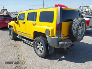 2007 Hummer H3 SUV with VIN 5GTDN13E378134277, listed as a IAAI auction lot 42008073 with 135,533 mi miles. Bid and sale history available at carsss.com. Image 3.