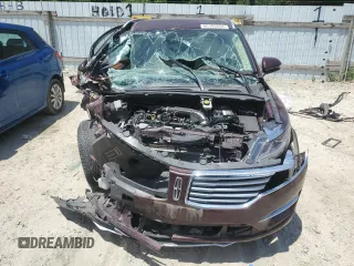 2017 Lincoln MKC Select z VIN 5LMCJ2D94HUL51571, wystawiony jako Copart lot #51964575 z przebiegiem Nie podano mil oraz Nie do naprawy. Historia ofert i sprzedaży dostępna na DreamBid. Obrazek 5.