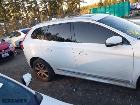 2016 Volvo XC60 T5 Platinum with VIN YV4612RM0G2787732, listed as a IAAI auction lot 41408345 with 120,429 mi miles. Bid and sale history available at carsss.com. Image 13.