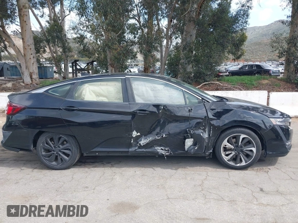 2018 Honda Clarity Plug-In Hybrid with VIN JHMZC5F10JC014054, listed as a IAAI auction lot 41932195 with 100,643 mi miles. Bid and sale history available at carsss.com. Image 13.