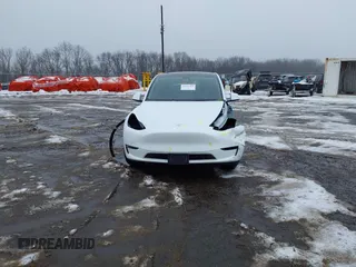 2024 Tesla Model Y Long Range z VIN 7SAYGDEE5RA326577, wystawiony jako IAAI lot #41531364 z przebiegiem 5353 mil mil oraz . Historia ofert i sprzedaży dostępna na DreamBid. Obrazek 12.