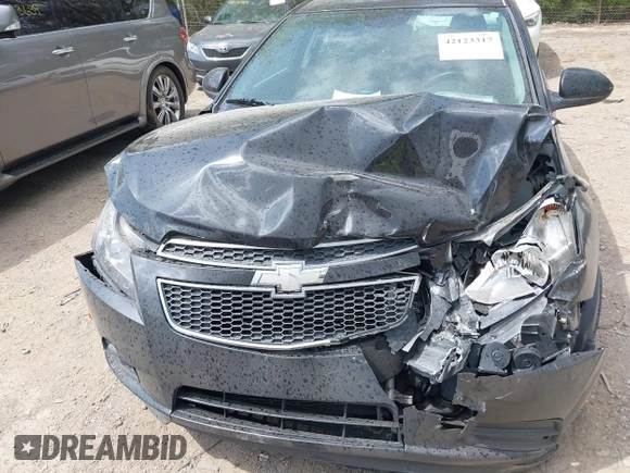 2014 Chevrolet Cruze 1LT z VIN 1G1PC5SB5E7268583, wystawiony jako IAAI lot #42123317 z przebiegiem 162 463 mil mil oraz . Historia ofert i sprzedaży dostępna na DreamBid. Obrazek 6.