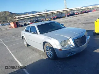 2007 Chrysler 300 C with VIN 2C3KA63H97H748444, listed as a IAAI auction lot 41932517 with 256,338 mi miles. Bid and sale history available at carsss.com. Image 1.