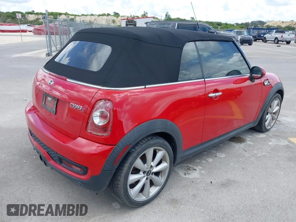 2014 MINI Convertible S z VIN WMWZP3C56ET707702, wystawiony jako IAAI lot #42431046 z przebiegiem 65 726 mil mil oraz . Historia ofert i sprzedaży dostępna na DreamBid. Obrazek 4.