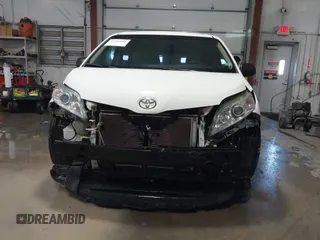 2015 Toyota Sienna L с VIN 5TDZK3DC3FS617518, выставлен на аукционе IAAI как лот 41566048 с пробегом 188 494 миль миль и . История ставок и продаж доступна на DreamBid. Изображение 13.