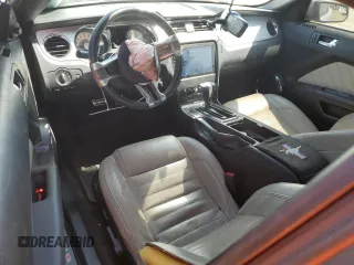 2012 Ford Mustang Premium z VIN 1ZVBP8AM7C5237576, wystawiony jako Copart lot #60374995 z przebiegiem 123 061 mil mil oraz Szkoda całkowita • Salvage title. Historia ofert i sprzedaży dostępna na DreamBid. Obrazek 8.