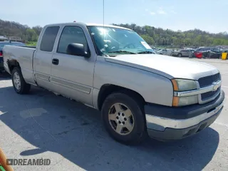 2005 Chevrolet Silverado 1500 LS with VIN 2GCEC19T251378588, listed as a IAAI auction lot 41910576 with NaN miles. Bid and sale history available at carsss.com. Image 1.