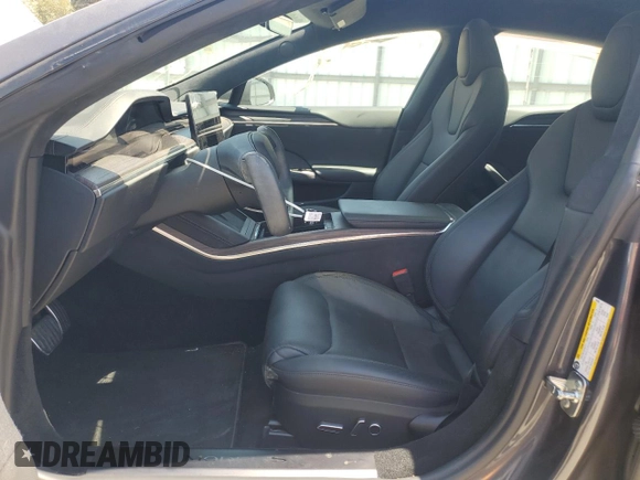 2022 Tesla Model S z VIN 5YJSA1E53NF462884, wystawiony jako Copart lot #62701915 z przebiegiem Nie podano mil oraz Szkoda całkowita • Salvage title. Historia ofert i sprzedaży dostępna na DreamBid. Obrazek 7.