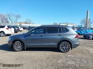 2020 Volkswagen Tiguan SE with VIN 3VV2B7AX8LM119358, listed as a IAAI auction lot 41897534 with 131,646 mi miles. Bid and sale history available at carsss.com. Image 14.